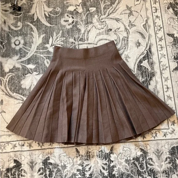 NWOT: Elegant Pleated Skirt in Mauve - Picture 3 of 3